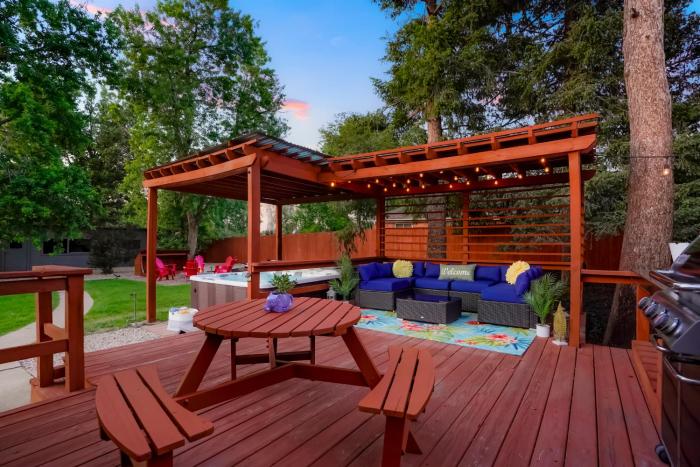Best Experience in Denver HOT TUB and FIRE PIT 4 miles to DT