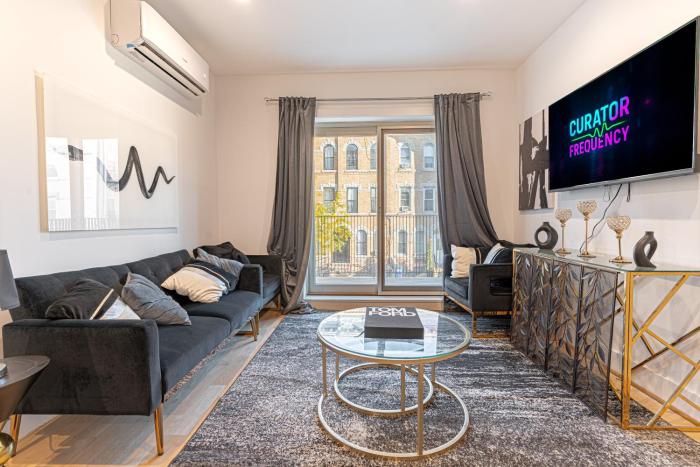 Cozy Brooklyn Getaway with Balcony