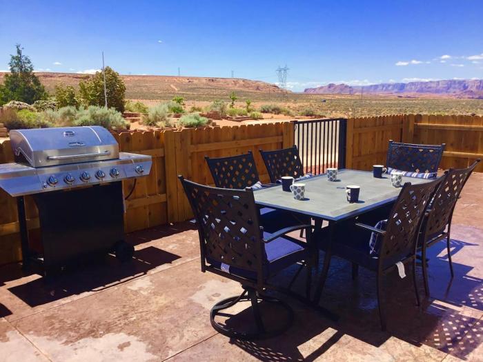AntelopeCanyonHouse w VIEW offering Deals for one couples pets okay
