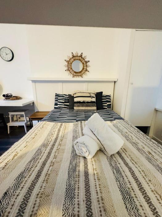 F1 Glasshouse Studio Flat