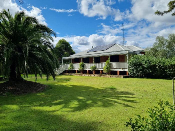 Maranda Country Estate 5 Bedrooms with Pool, Spa & EV