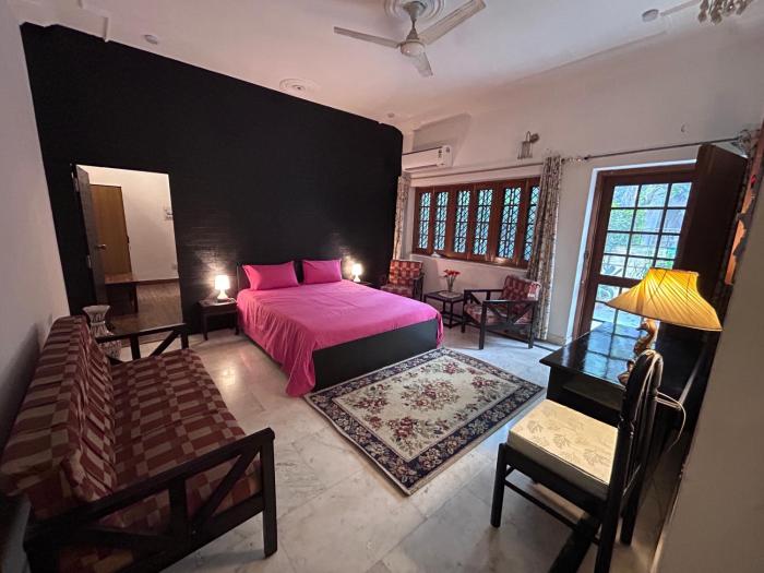 OnebyOne Bungalow 2 Bedroom suite Breakfast included Near Taj Mahal Hotel