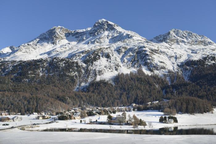 Attic Lake View with Free Parking