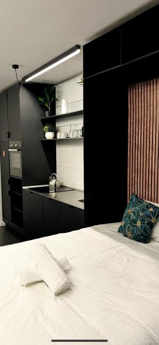 Micro apartment on Long