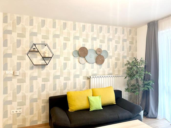 Prime Stay - Deluxe 2 Bedroom Family Apartment with Balcony - Parking Included