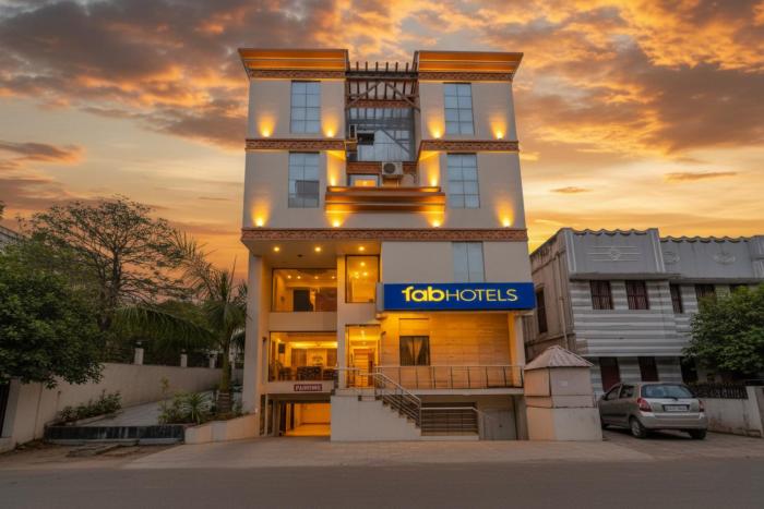 FabHotel ESS Paradise