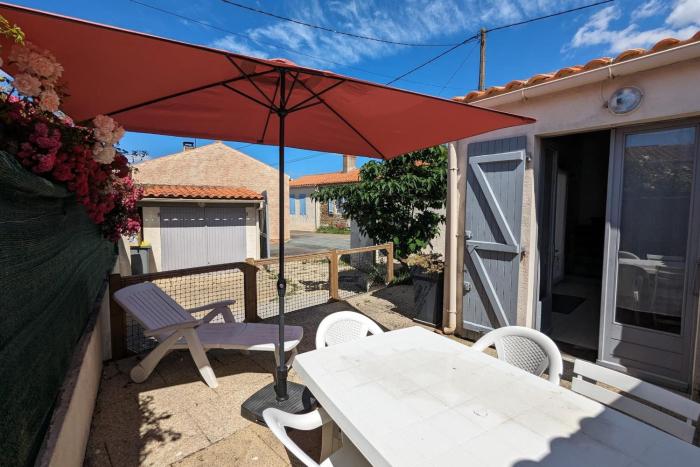 Spacious nest with terrace near the beach