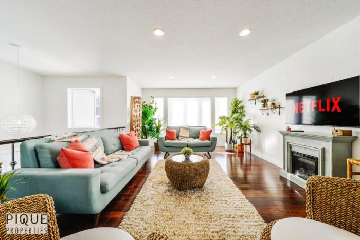 Spacious 6BDR Oasis - Sleeps 17 - Garage - Fireplace