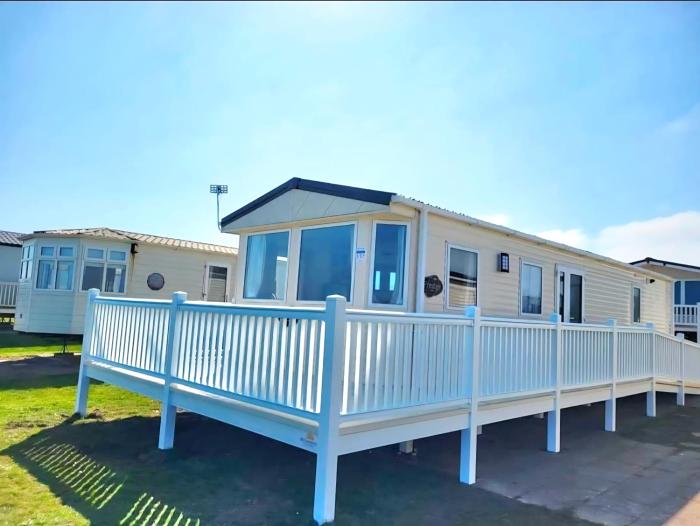 Sea Bliss Beachfront Caravan, 2 Bed King Ensuite, Sleeps 6, Wrap Decking, Crimdon Dene