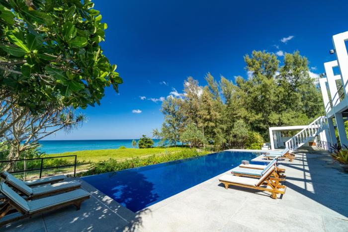 Black Pearl 8 Bedroom Beach Villa Private Pool Gym Free Car Free Water and Electricity Maid 10 Meters to the Beach