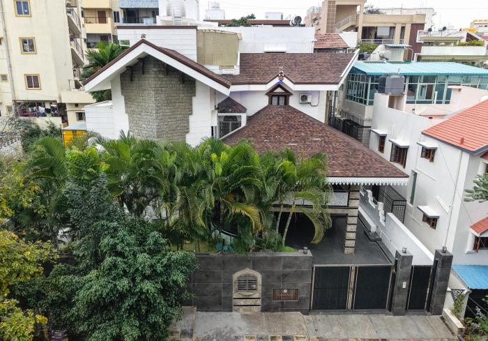 Alaya Stays Royal Valora Charming 5 BHK villa with Garden