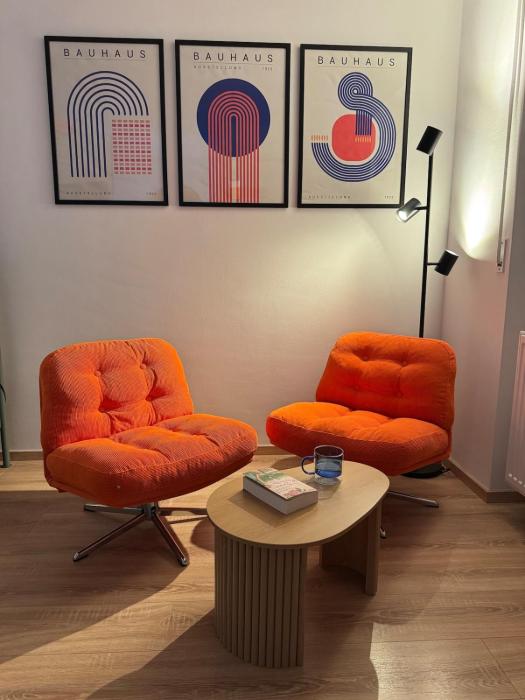 VibrantApt - Ruhig & Modern - 15 Min ins Zentrum - Küche - Privatparkplatz - Schnelles WLAN - Terrasse