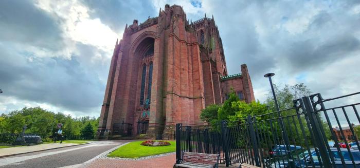 Near Liverpool Cathedral City Base to Explore!