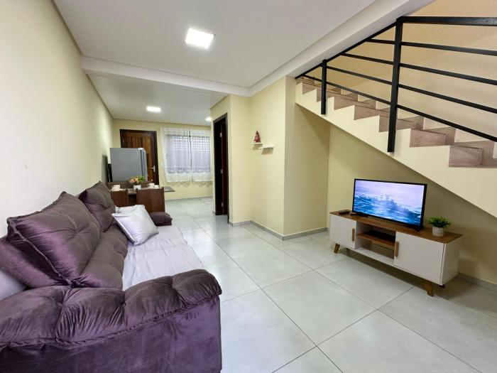 Espaçosa Casa com WI-FI Perto do Aroporto - Conforto e Praticidade GEM19