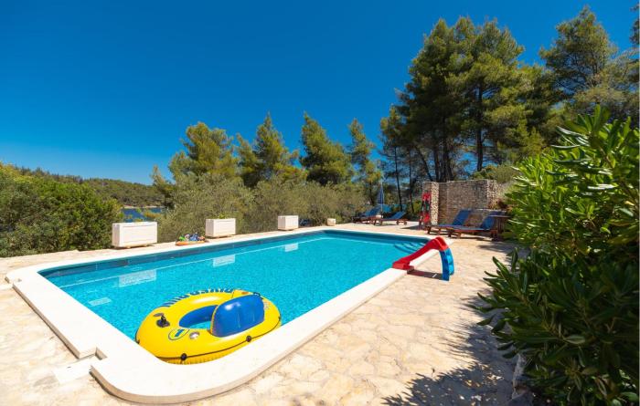 Beautiful Home In Vela Luka