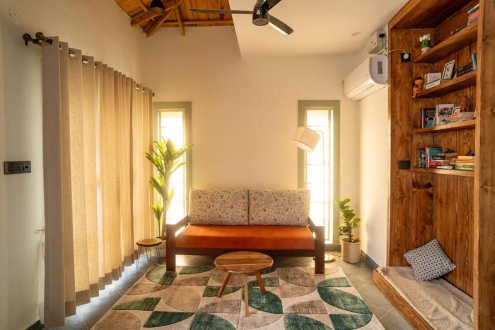 Ahrin House-entire villa with kitchen and parking