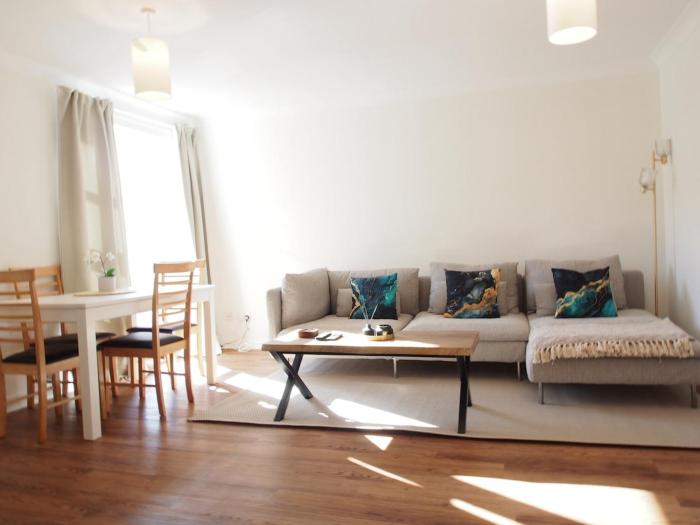 Fettes - Homely 2BD in Quiet Development