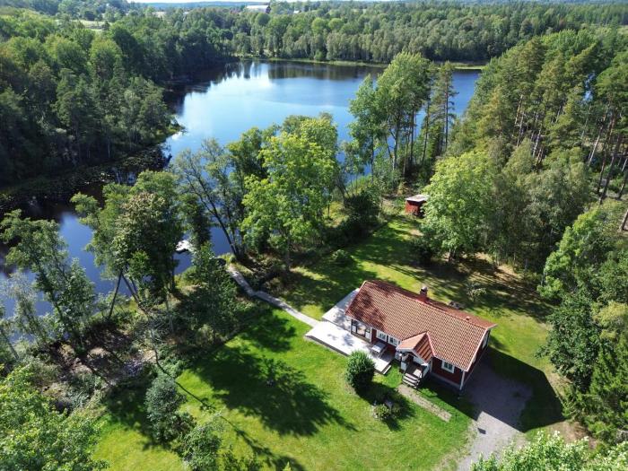 Cottage With Private Lake And Sauna Near Näshult