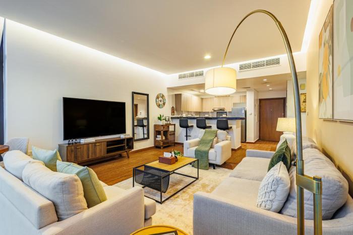 Champions Apartment - Balcony Sunsets - Rooftop Pools - Modern Oasis - Family Heaven - Full Canal Views - 2 min walk from Space42 Arena