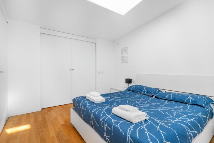 Attico con vasca, posto auto e metro sotto casa