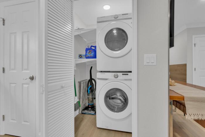 roomstr Montana Suite 1 Bedroom in South Tampa with Private Full Bathroom & FREE COFFEE