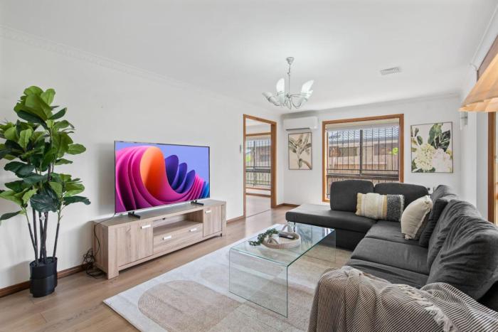 Elegant 4BR Residence Friendly Haven in Calamvale