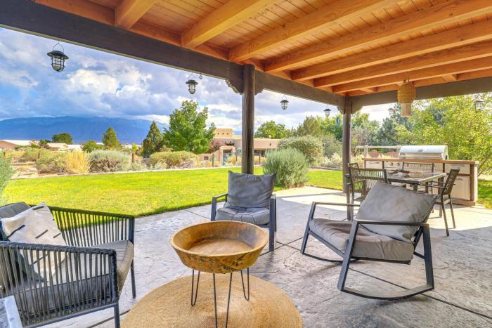 Mountain-View Escape Near Santa Ana Casino!