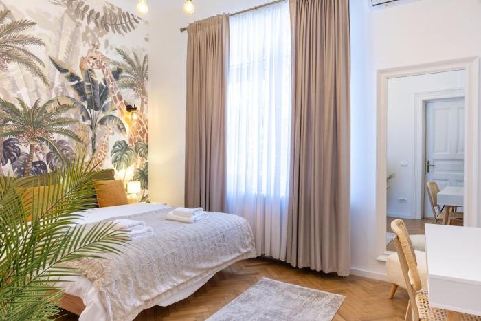 Stylish City House with Yard 4 pers