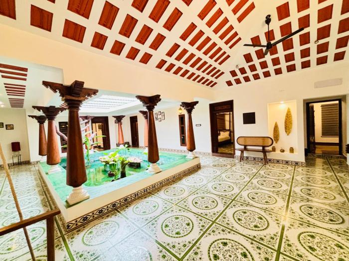 Courtyard Castle - Private Villa and Rooms