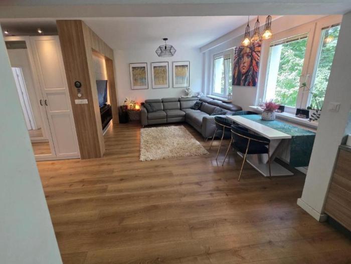 Deluxe Apartment with 2 Bedrooms and fireplace - PERFECT LOCATION - QUIET-NEW