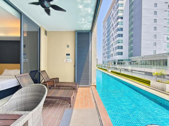 The Pines Poolside Suite