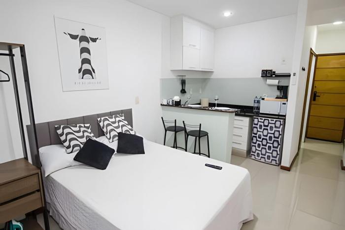 STUDIO - PRAIA de BOTAFOGO - 400m do Metrô Botafogo - Excelente Localização - Bares, Restaurantes e 2 Grandes Shoppings - Portaria 24h - Wi Fi - TV Claro e Steams