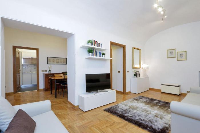 Charming Colosseum - My Extra Home