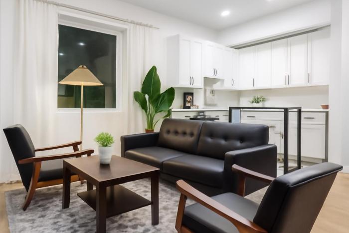 Modern 2BR Cozy City Retreat Free Parking