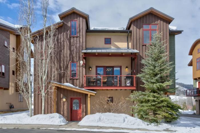 Majestic Mountain Family Escape