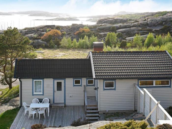 6 person holiday home in Bovallstrand-By Traum
