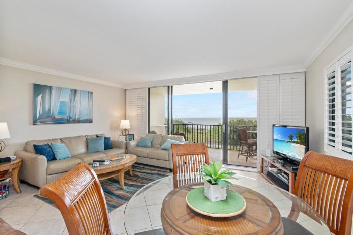 Coastal Bliss I Seawinds Beachfront Escape