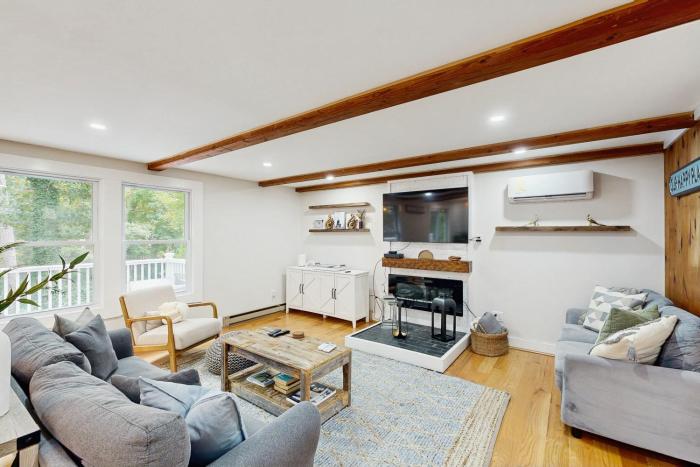 3BR House Close to Beach Large Yard and Deck!