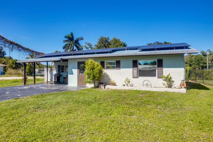 Dock and Canal Access! Home 2 Mi to Dtwn Fort Myers