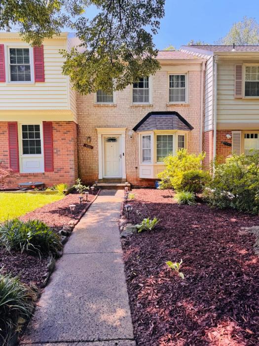 Charming 4BR 4BA Townhouse In Annandale, VA