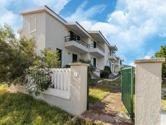 Air-conditioned apartment near sea