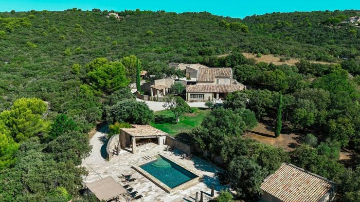 Stunning Stone House With Pool Near Gordes