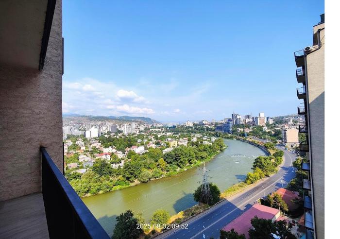 Sky-high comfort & city views