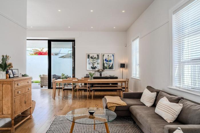 10 Sea Point Milner Road Family Home