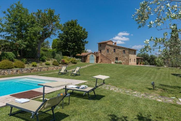 Podere Pisinano- Tuscan villa with swimming pool