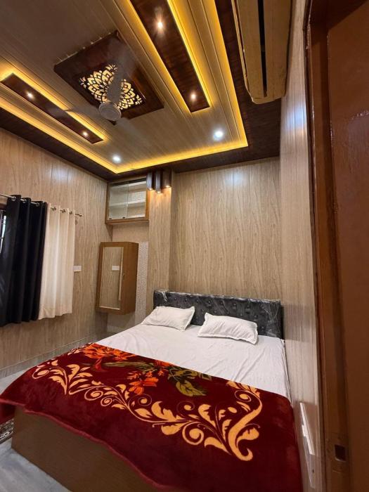 shri shyam kashi stay