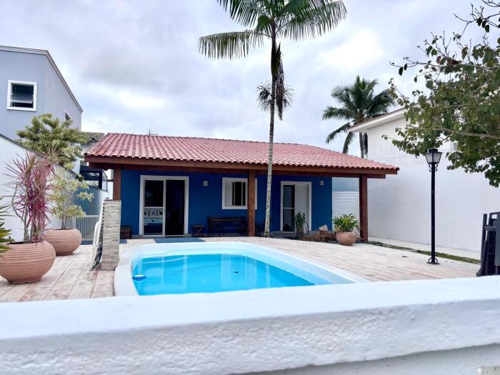 Casa em condomínio a 600m da praia de Pernambuco ideal para família