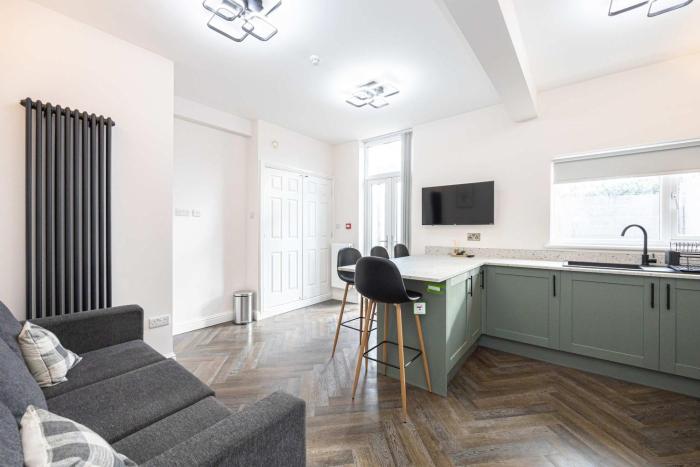 The Groves House- 4 En-Suite Beds, Close To Hospital & MCR Uni