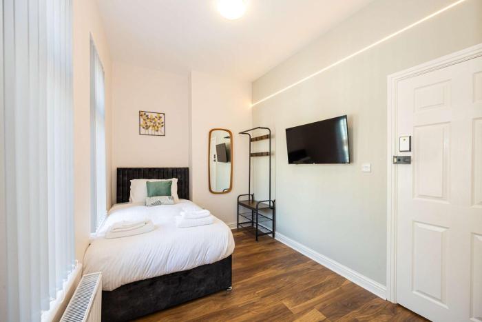 The Groves Room 4- Close to MRI, City Centre & Uni