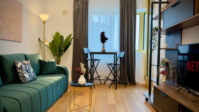Aviatiei Park Haven - Stylish 1BR Apartment with Balcony